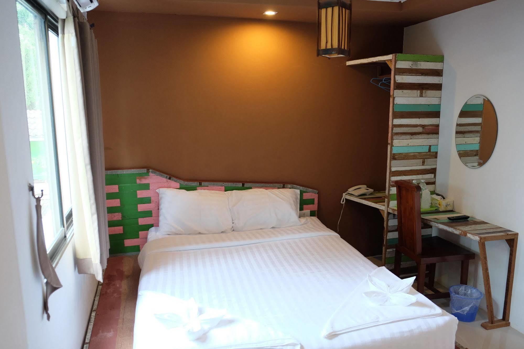 Nakara Boutique Hotel Чиангмай Екстериор снимка